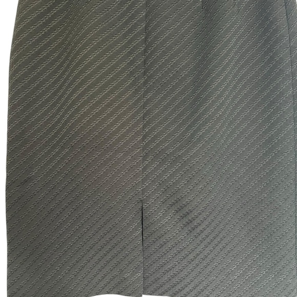 Elegant Black Women's Skirt Size 10 - Picture 3 of 3